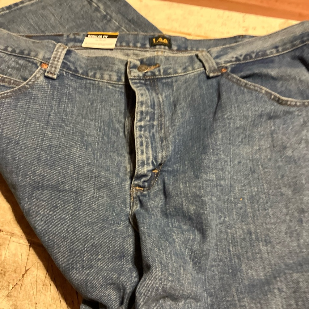 Lee Men's Relaxed Fit Light Blue Jeans